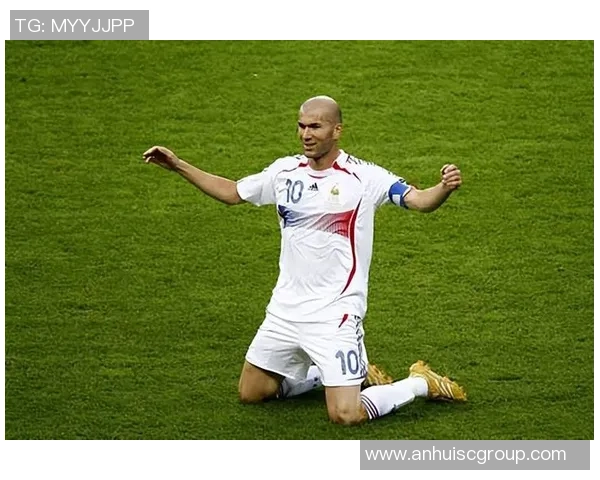 从街头少年到足坛巨星:励志足球明星的奋斗与荣耀之路 从街头少年到足坛巨星:励志足球明星的奋斗与荣耀之路